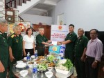 HỘI CỰU CHIẾN BINH PHƯỜNG BÌNH DƯƠNG: TỔ CHỨC CHƯƠNG TRÌNH “BỮA CƠM TRI ÂN” VÀ THĂM TẶNG QUÀ GIA ĐÌNH CHÍNH SÁCH, NGƯỜI CÓ CÔNG VỚI CÁCH MẠNG