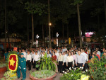 Phường Bình Dương trang trọng viếng Đài tưởng niệm các Anh hùng Liệt sĩ, dâng hương Chủ tịch Hồ Chí Minh trong đêm Giao thừa cuối năm