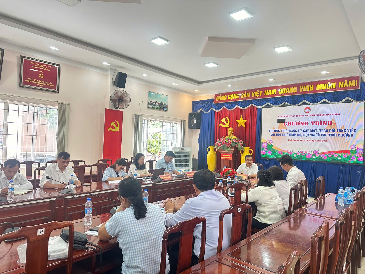 PHƯỜNG BÌNH DƯƠNG: THƯỜNG TRỰC ĐẢNG UỶ GẶP MẶT, TRAO ĐỔI VỚI HỘI CHỮ THẬP ĐỎ, HỘI NGƯỜI CAO TUỔI PHƯỜNG