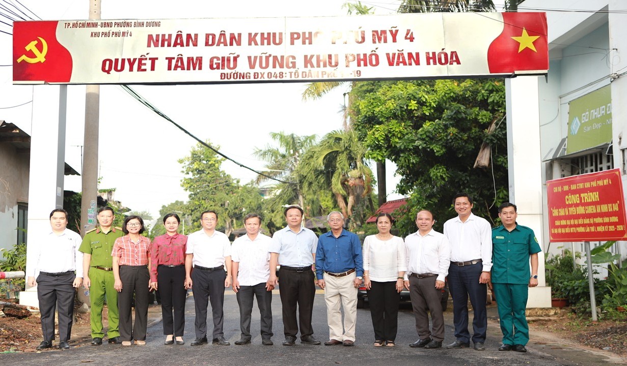 CLIP CHIEU MAN HINH LED