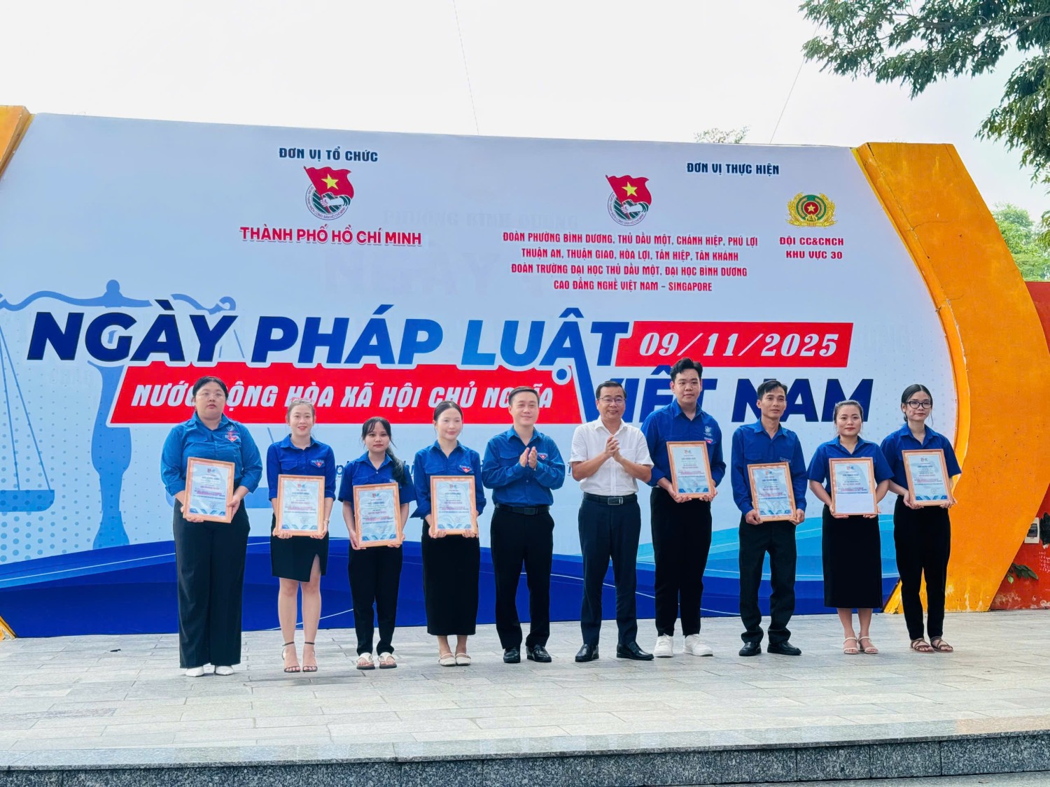 z7204657806725 4996a34aead14a786c1edcbdd798bbbe