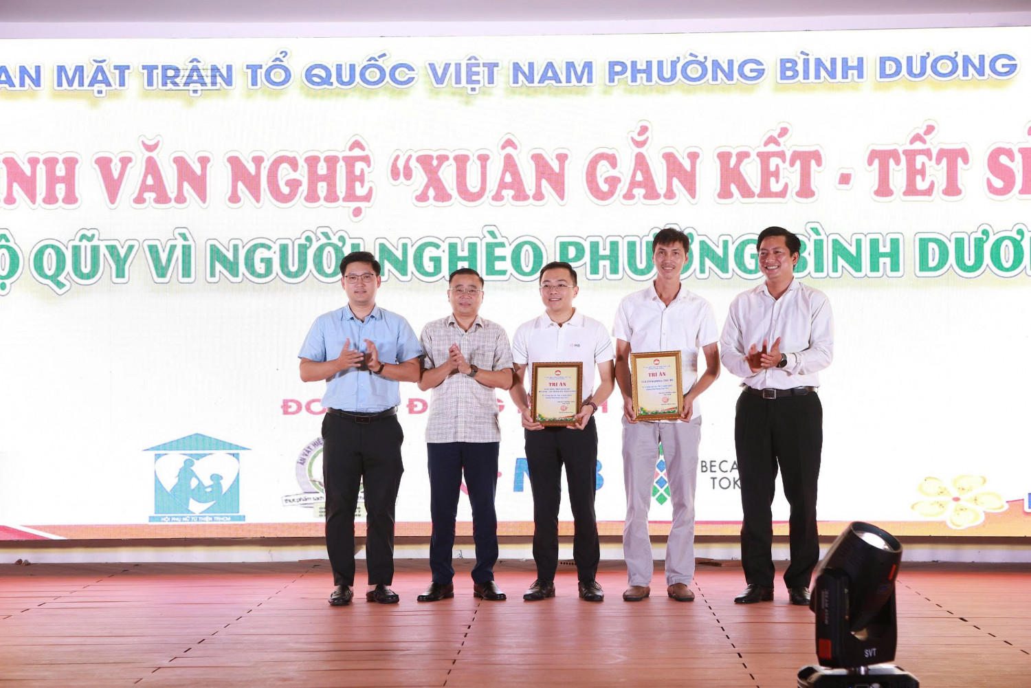 z7372021326403 112229767813716fe8b368c04ffa3825